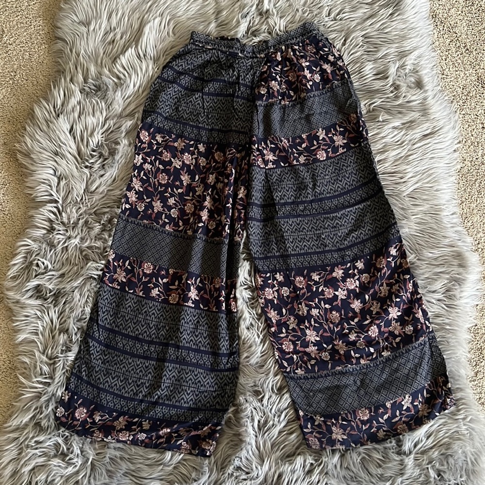 Floral print trousers
